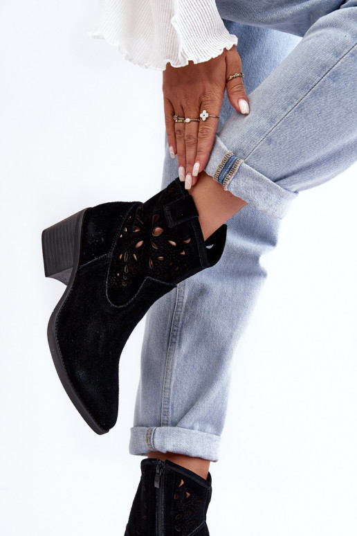 Zapatos de gamuza estilo vaquero con elementos calados D&A SN622-20 de color negro Zapatos de gamuza estilo vaquero con elementos calados D&A SN622-20 de color negro