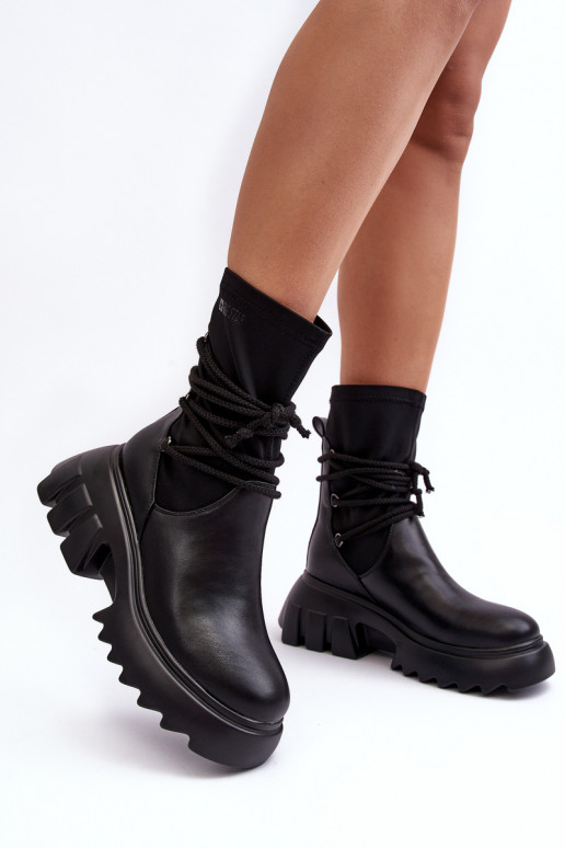 Botas con una plataforma con detalles elegantes de color negro Big Star MM274590