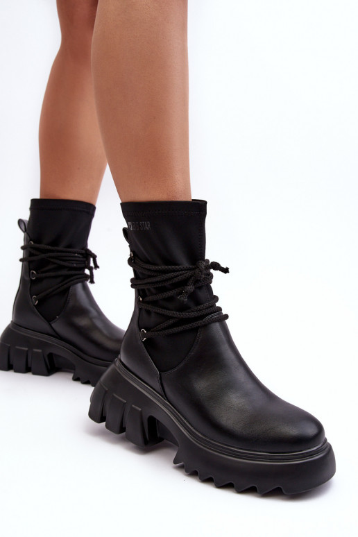Botas con una plataforma con detalles elegantes de color negro Big Star MM274590