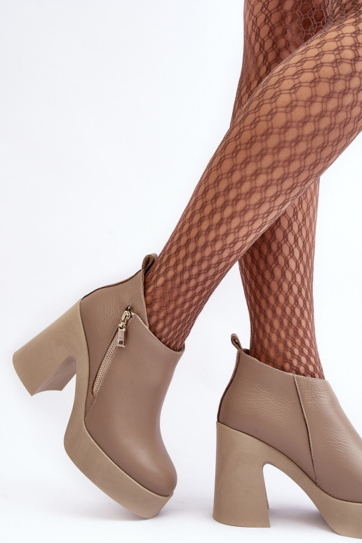 Botas de mujer En un poste enorme con cremalleras 1755 Zazoo beige Botas de mujer En un poste enorme con cremalleras 1755 Zazoo beige