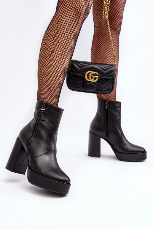 Botas de mujer de piel natural. con tacones y plataformai Laura Messi 2690 de color negro