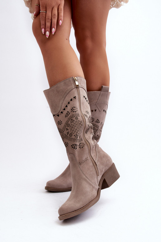 Zazoo 4043 de gamuza botas En un tacón bajo con elementos calados color capuchino Zazoo 4043 de gamuza botas En un tacón bajo con elementos calados color capuchino