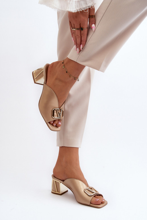 Estilo elegante zapatillas de mujer con tacones Laura Messi 2771 color dorado Estilo elegante zapatillas de mujer con tacones Laura Messi 2771 color dorado