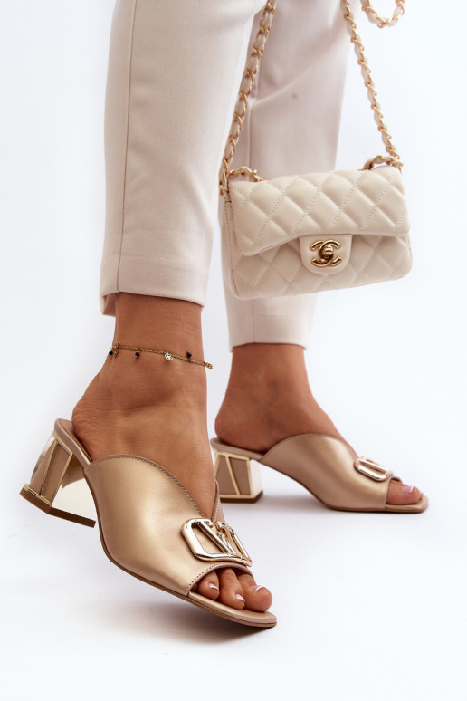 Estilo elegante zapatillas de mujer con tacones Laura Messi 2771 color dorado Estilo elegante zapatillas de mujer con tacones Laura Messi 2771 color dorado