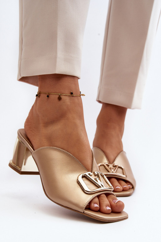 Estilo elegante zapatillas de mujer con tacones Laura Messi 2771 color dorado Estilo elegante zapatillas de mujer con tacones Laura Messi 2771 color dorado