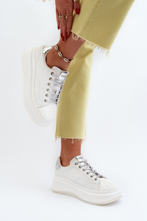 Piel Zapatillas modelo zapatos. Femenino con una plataforma GOE NN2N4033 el color blanco