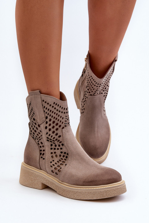 Zazoo 3470 Zapatos de gamuza Femenino con tacones anchos con elementos calados color capuchino Zazoo 3470 Zapatos de gamuza Femenino con tacones anchos con elementos calados color capuchino