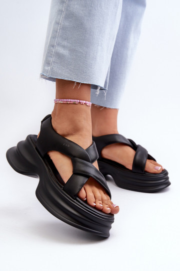 Sandalias de mujer Femenino con suelas masivas de moda de color negro GOE NN2N4106