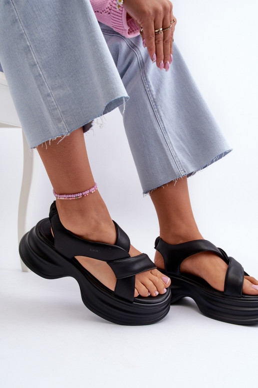 Sandalias de mujer Femenino con suelas masivas de moda de color negro GOE NN2N4106