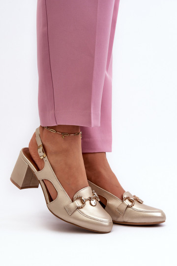 Sandalias de mujer con tacones. Tiene queciejka 06419-25 color dorado 2