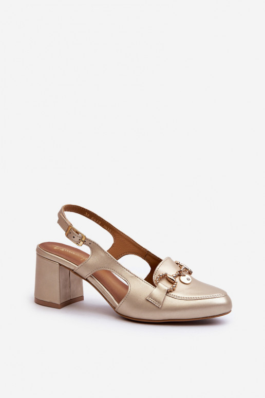 Sandalias de mujer con tacones. Tiene queciejka 06419-25 color dorado Sandalias de mujer con tacones. Tiene queciejka 06419-25 color dorado