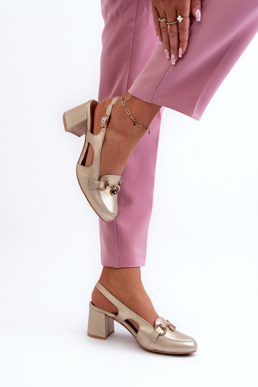 Sandalias de mujer con tacones. Tiene queciejka 06419-25 color dorado Sandalias de mujer con tacones. Tiene queciejka 06419-25 color dorado