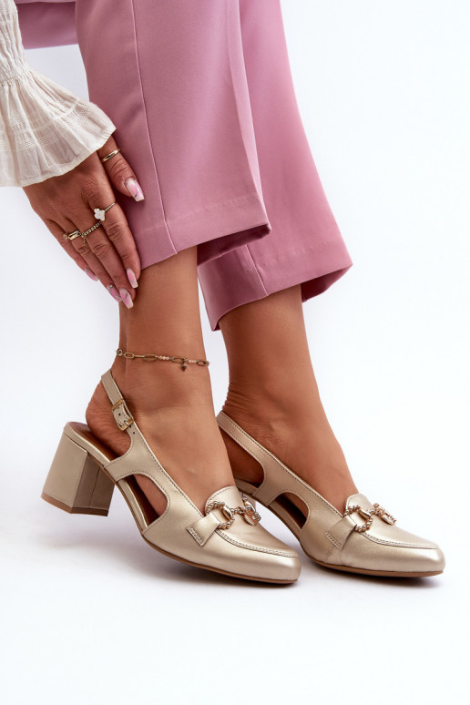 Sandalias de mujer con tacones. Tiene queciejka 06419-25 color dorado Sandalias de mujer con tacones. Tiene queciejka 06419-25 color dorado