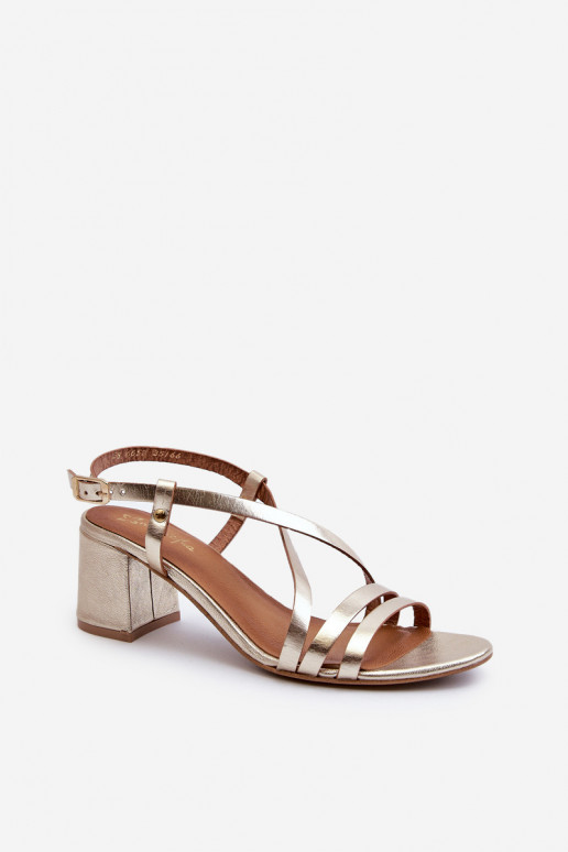 Sandalias de mujer con tacones bajos Tiene queciejka 06653-25 color dorado