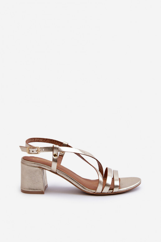 Sandalias de mujer con tacones bajos Tiene queciejka 06653-25 color dorado