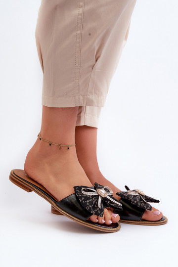Zapatillas de mujer de cuero planas con lazos Laura Messi 2791 negras 2