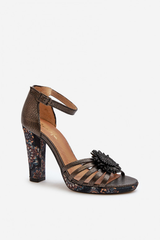 Sandalias de tacón alto para mujer. con adornos Tiene queciejka 06620-20 color gris Sandalias de tacón alto para mujer. con adornos Tiene queciejka 06620-20 color gris