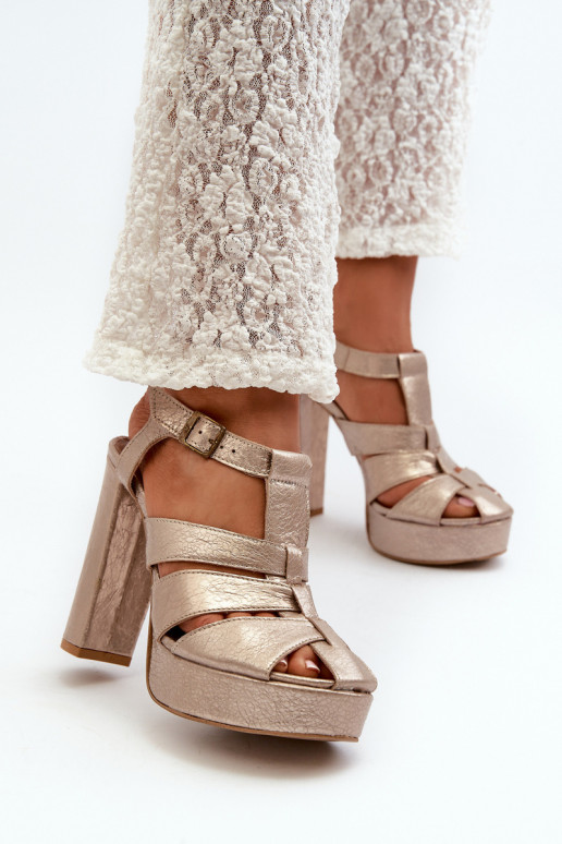 Sandalias de tacón alto para mujer. Piel Tiene queciejka 06050-25 color dorado Sandalias de tacón alto para mujer. Piel Tiene queciejka 06050-25 color dorado