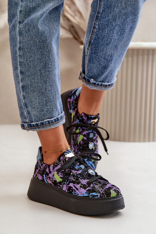 Piel zapatillas con una plataforma Tiene queciejka 06191-05 color violeta Piel zapatillas con una plataforma Tiene queciejka 06191-05 color violeta