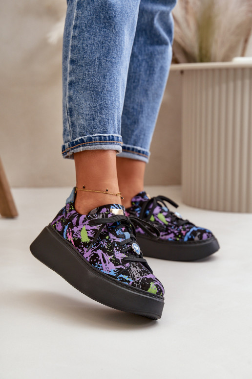 Piel zapatillas con una plataforma Tiene queciejka 06191-05 color violeta Piel zapatillas con una plataforma Tiene queciejka 06191-05 color violeta