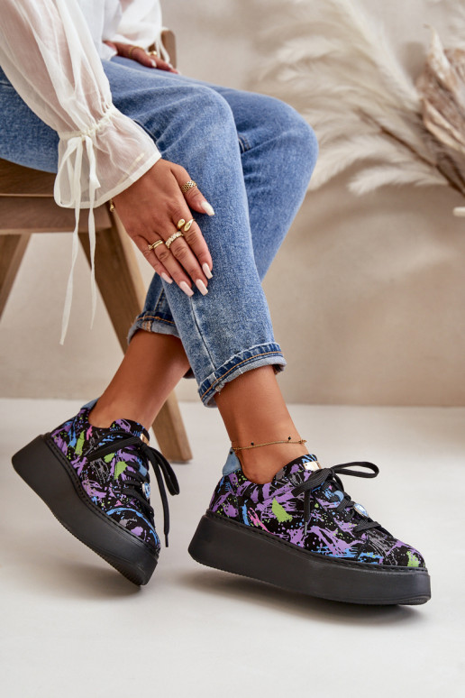 Piel zapatillas con una plataforma Tiene queciejka 06191-05 color violeta Piel zapatillas con una plataforma Tiene queciejka 06191-05 color violeta