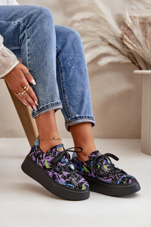 Piel zapatillas con una plataforma Tiene queciejka 06191-05 color violeta Piel zapatillas con una plataforma Tiene queciejka 06191-05 color violeta