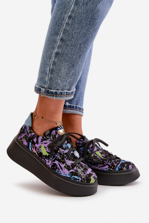 Piel zapatillas con una plataforma Tiene queciejka 06191-05 color violeta Piel zapatillas con una plataforma Tiene queciejka 06191-05 color violeta