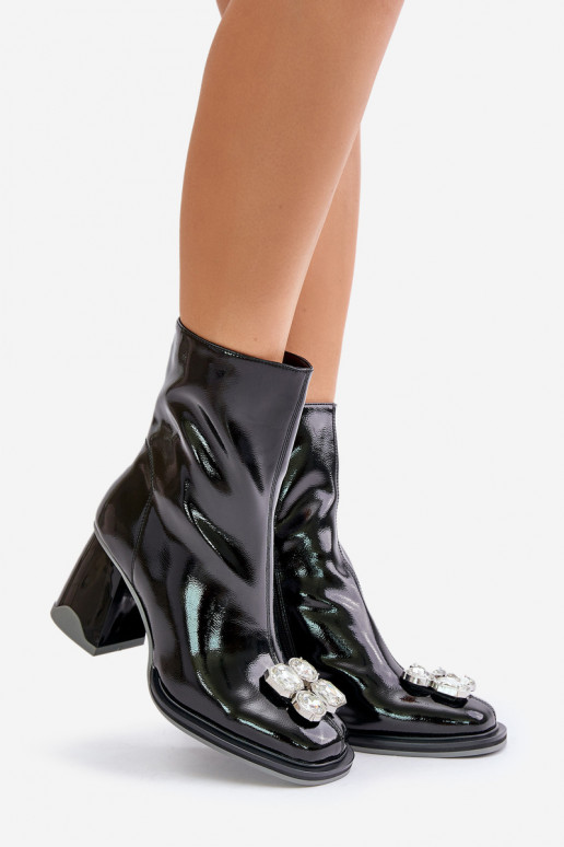 con efecto barniz Botas de mujer con adornos D&A MR880-019 de color negro