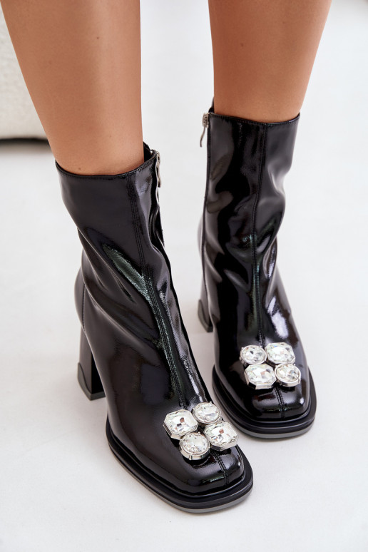 con efecto barniz Botas de mujer con adornos D&A MR880-019 de color negro