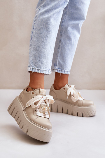 Zapatillas modelo zapatos. Femenino con suelas masivas de moda con detalles dorados CheBello 4530 beige 2