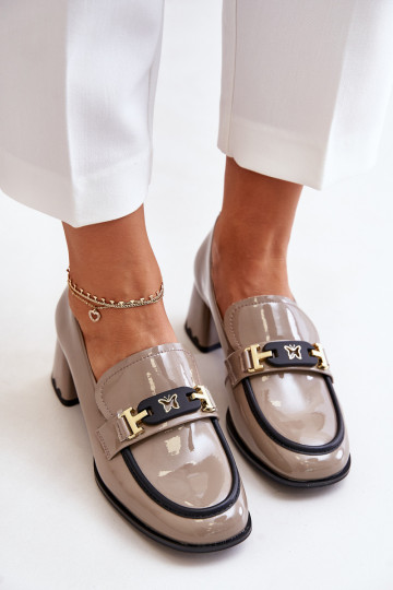 con efecto barniz zapatos Femenino con tacones con adornos Artiker 55C1054 beige