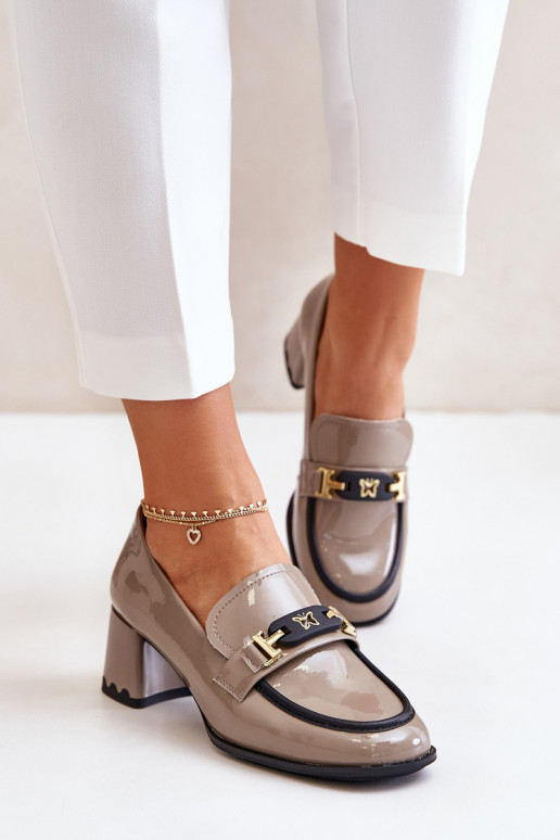 con efecto barniz zapatos Femenino con tacones con adornos Artiker 55C1054 beige