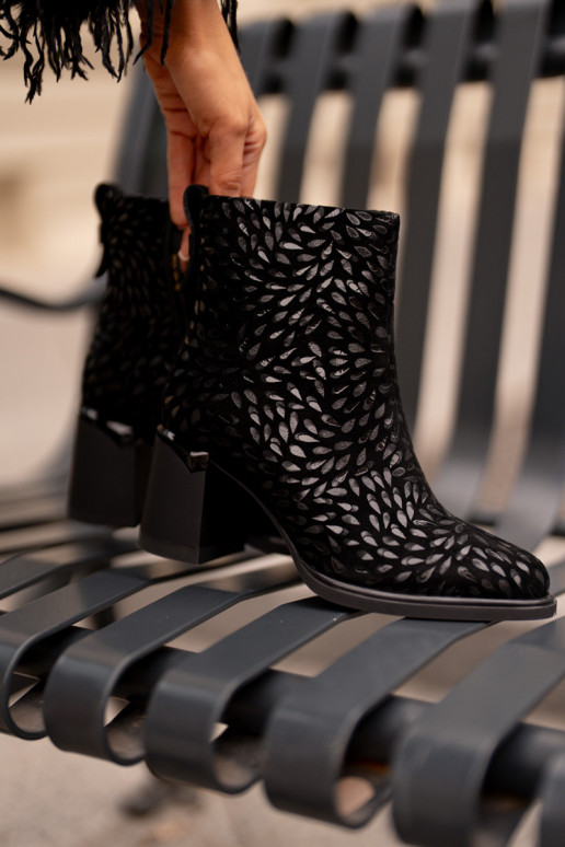 Botas tacón ante Con decoraciones Tłoczeniem D&A CR42-192 de color negro