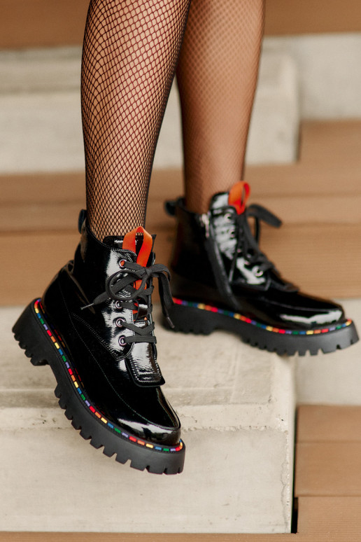 Piel con efecto barniz botines de trabajo Al castillo de color negro Anafra Piel con efecto barniz botines de trabajo Al castillo de color negro Anafra