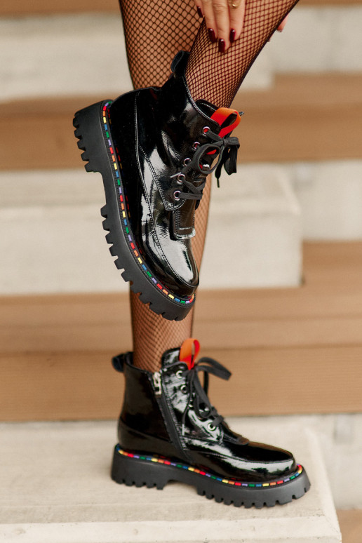 Piel con efecto barniz botines de trabajo Al castillo de color negro Anafra Piel con efecto barniz botines de trabajo Al castillo de color negro Anafra