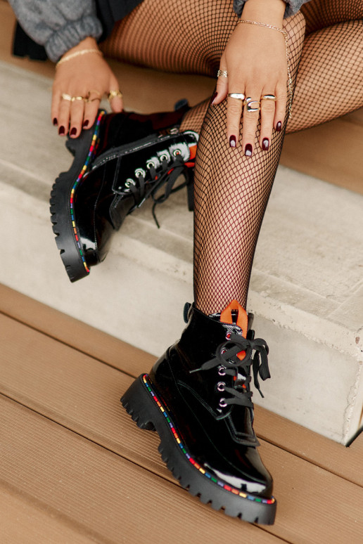 Piel con efecto barniz botines de trabajo Al castillo de color negro Anafra Piel con efecto barniz botines de trabajo Al castillo de color negro Anafra