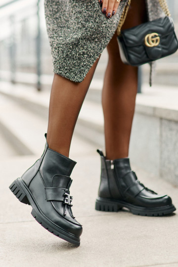 Piel Botas con tacones anchos con adornos calentamiento de color negro Asperra 2