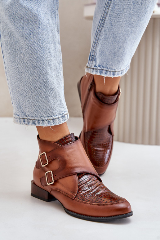 Piel Botas En un tacón bajo con hebillas Tiene queciejka 06696-02 color marrón Piel Botas En un tacón bajo con hebillas Tiene queciejka 06696-02 color marrón