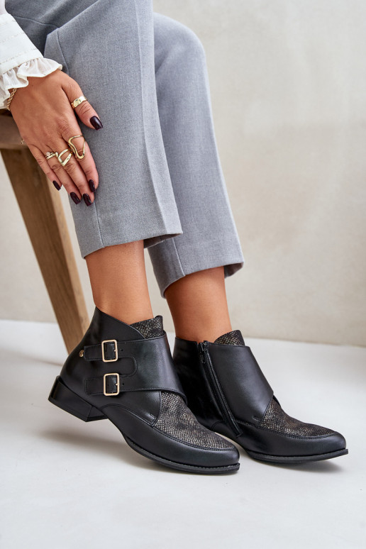 Piel Botas En un tacón bajo con hebillas Tiene queciejka 06696-01 de color negro Piel Botas En un tacón bajo con hebillas Tiene queciejka 06696-01 de color negro