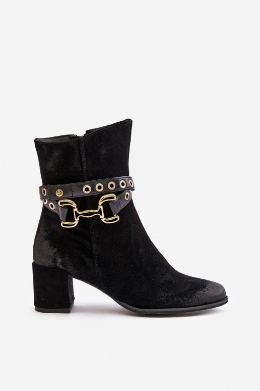 de gamuza Botas de mujer con tacones decorados Tiene queciejka 06679-01 de color negro de gamuza Botas de mujer con tacones decorados Tiene queciejka 06679-01 de color negro