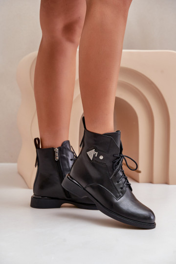 Botines de cuero con tacones anchos y adornos, forrados, color negro