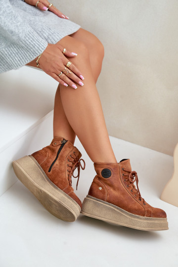 Zapatos de gamuza con una plataforma Tiene queciejka 06309-29 color marrón