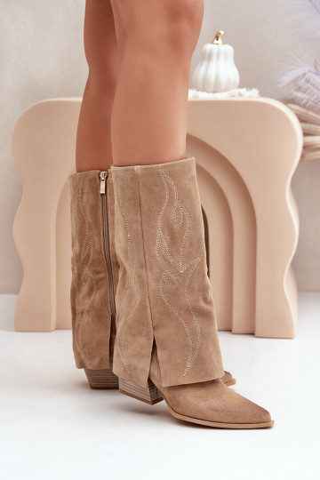 Botas de ante de caña alta hasta la mitad de la pantorrilla con detalle bordado y tacones Zazoo 3487 color arena 2