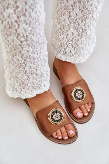 Zapatillas de cuero con adornos con tacones anchos LeAski 3047/O color marrón 2