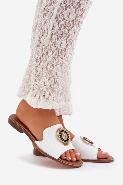 Zapatillas de cuero con adornos con tacones anchos LeAski 3047/O el color blanco