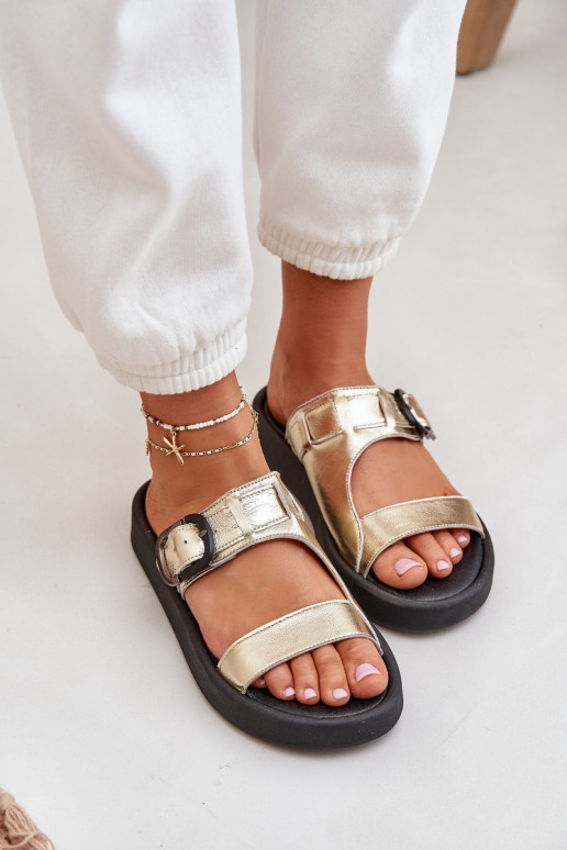 Zapatillas de cuero Femenino con una plataforma Zazoo 3024 color dorado Zapatillas de cuero Femenino con una plataforma Zazoo 3024 color dorado