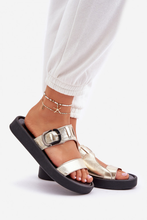 Zapatillas de cuero Femenino con una plataforma Zazoo 3024 color dorado Zapatillas de cuero Femenino con una plataforma Zazoo 3024 color dorado