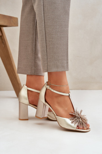 Sandalias de piel con tacones y adornos Laura Messi 2758 color oro