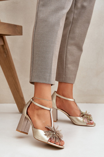 Sandalias de piel con tacones y adornos Laura Messi 2758 color oro 2