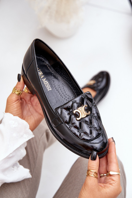 Piel Mocasines lacados con detalles dorados Laura Messi 2927 de color negro Piel Mocasines lacados con detalles dorados Laura Messi 2927 de color negro